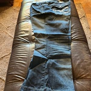 Jeans pocket detail worn look